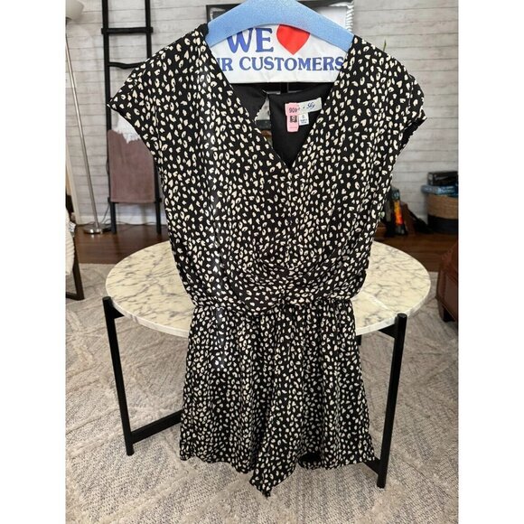 She + Sky Leopard Print Front Tie Detail Cap Sleeve Open Back Romper Size Small - Picture 3 of 7